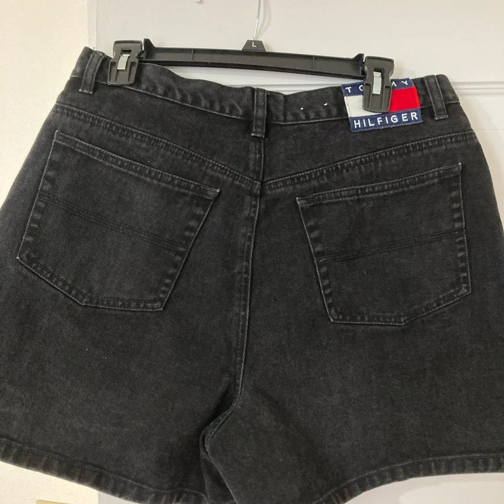 Tommy Hilfiger Black Jean Shorts Classic High-Waisted Design - Picture 1 of 11